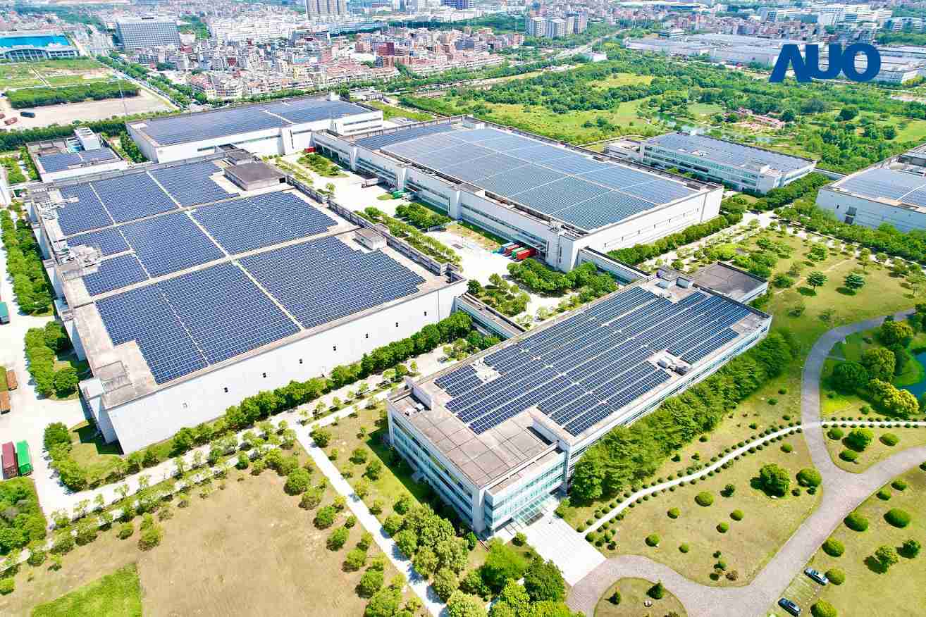 NG大舞台厦门推动智能制造同时，，，透过绿电创能纵深推进绿色转型，，，，厂区全屋顶铺设太阳能光伏板，，，，每年太阳能发电 2,600多万度